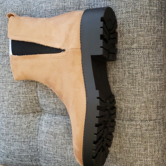 LPCBDEE Chelsea Lug Sole Slip-on Boots in Tan Size 7.5 - Picture 5 of 10